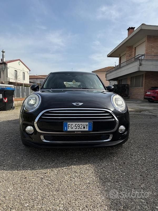 Usata Mini Cooper D Seven 116 CV (85 kW) 2017 Nero Utilitaria
