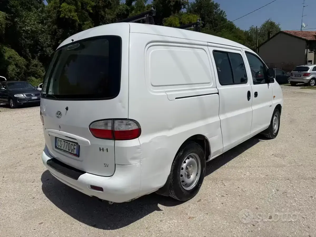 Usata Hyundai H-1 Style 140 CV (102 kW) 2004 Bianco Monovolume