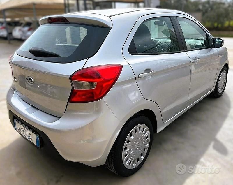 Begagnad Ford Ka Plus 71 HK (52 kW) 2017 Grå Halvkombi