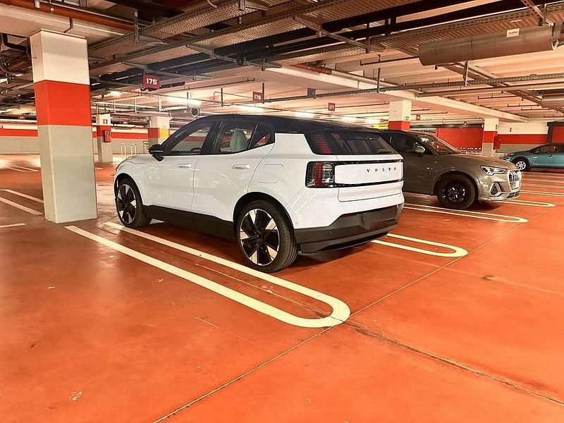 Usata Volvo EX30 Performance 116 kW (158 CV) 2025 Blu/azzurro SUV