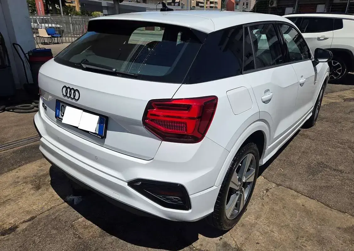 Usata Audi Q2 Ambiente 150 CV (110 kW) 2025 Bianco SUV