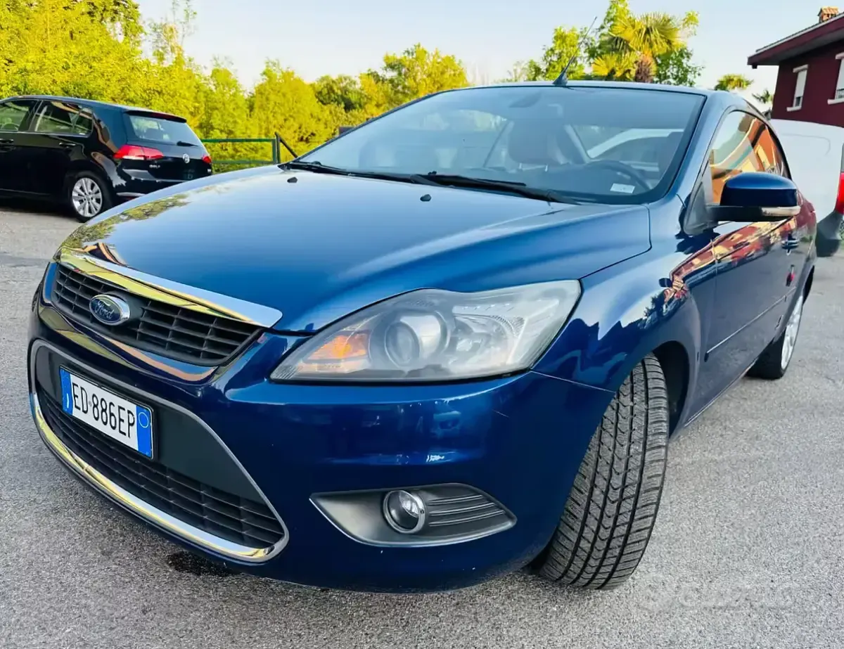 Usata Ford Focus Cabriolet 136 CV (100 kW) 2010 Blu Cabrio