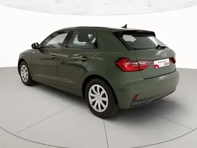 Usata Audi A1 Sportback Business 116 CV (85 kW) 2025 Verde distretto metallizzato Utilitaria