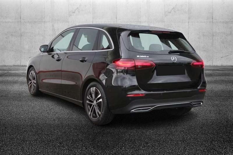 Usata Mercedes B180 Advanced 116 CV (85 kW) 2024 Nero Monovolume