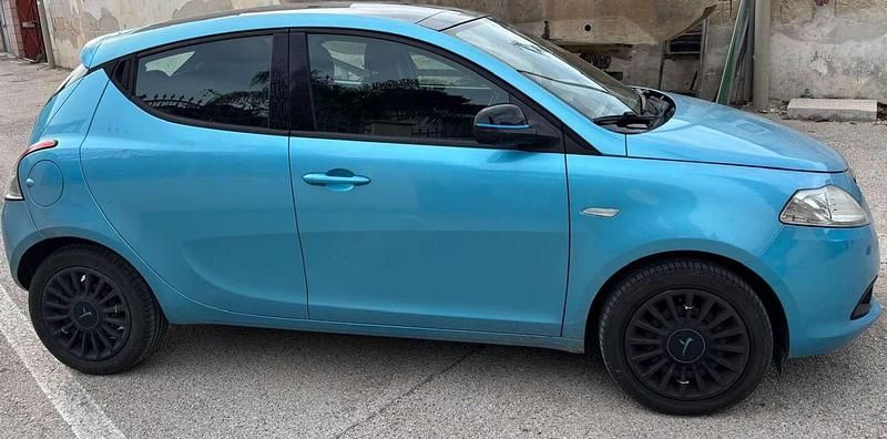 Usata Lancia Ypsilon S 95 CV (69 kW) 2014 Blu/azzurro Utilitaria