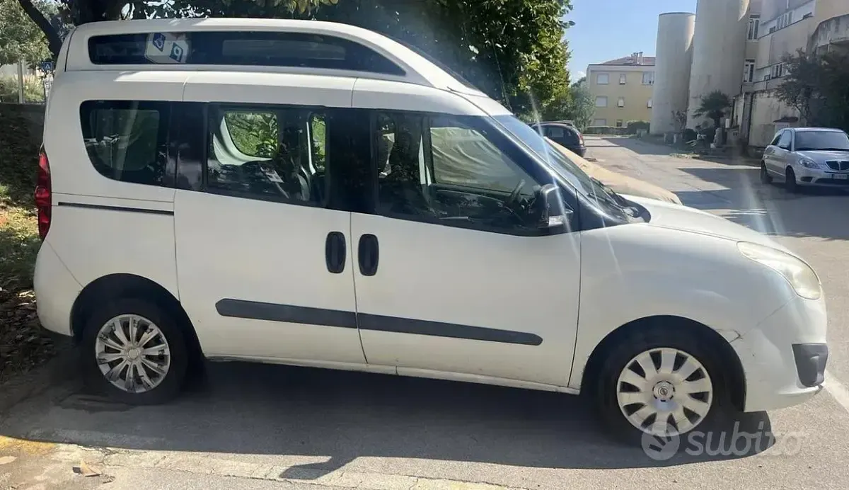 Usata Opel Combo 2015 Bianco Monovolume