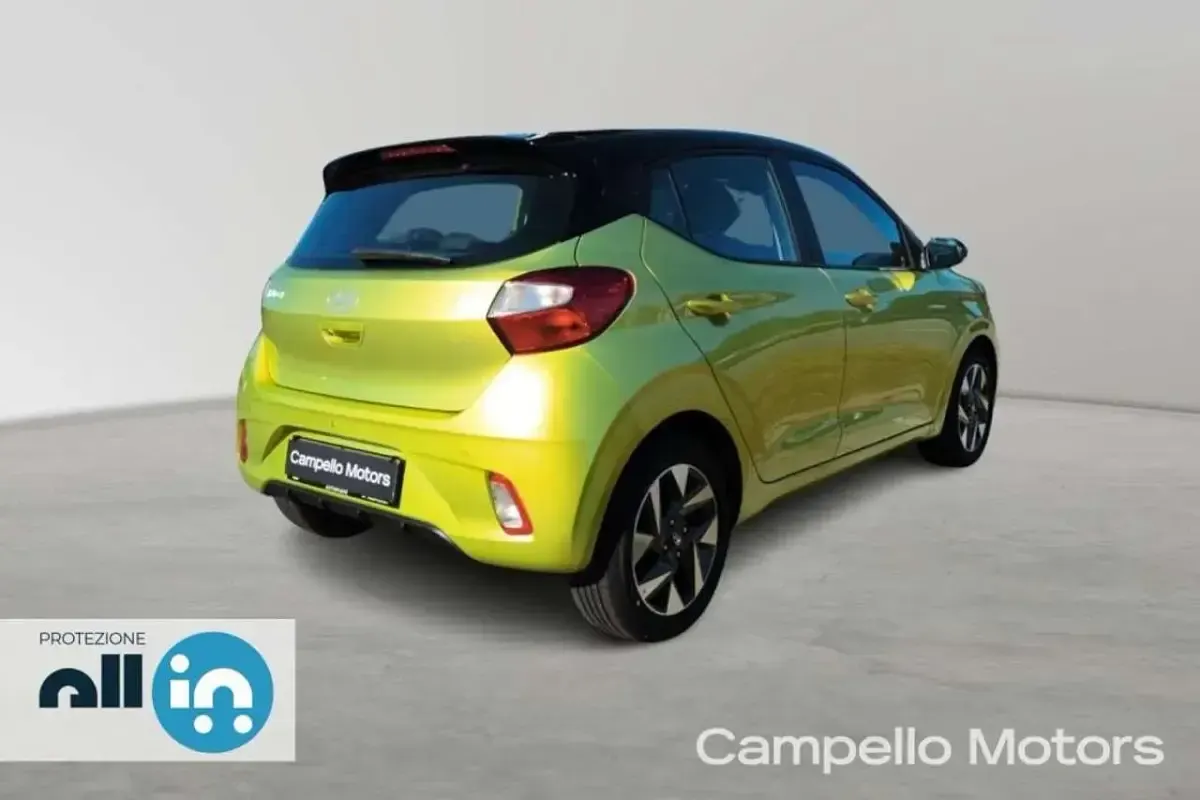 Nuova Hyundai i10 63 CV (46 kW) 2025 Giallo tetto nero Utilitaria
