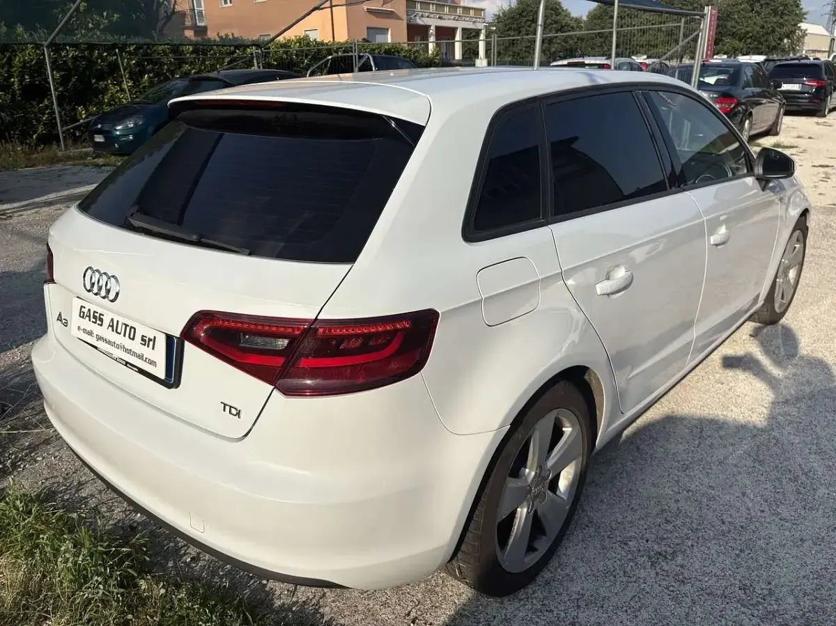 Usata Audi A3 Ambition 105 CV (77 kW) 2013 Bianco Berlina
