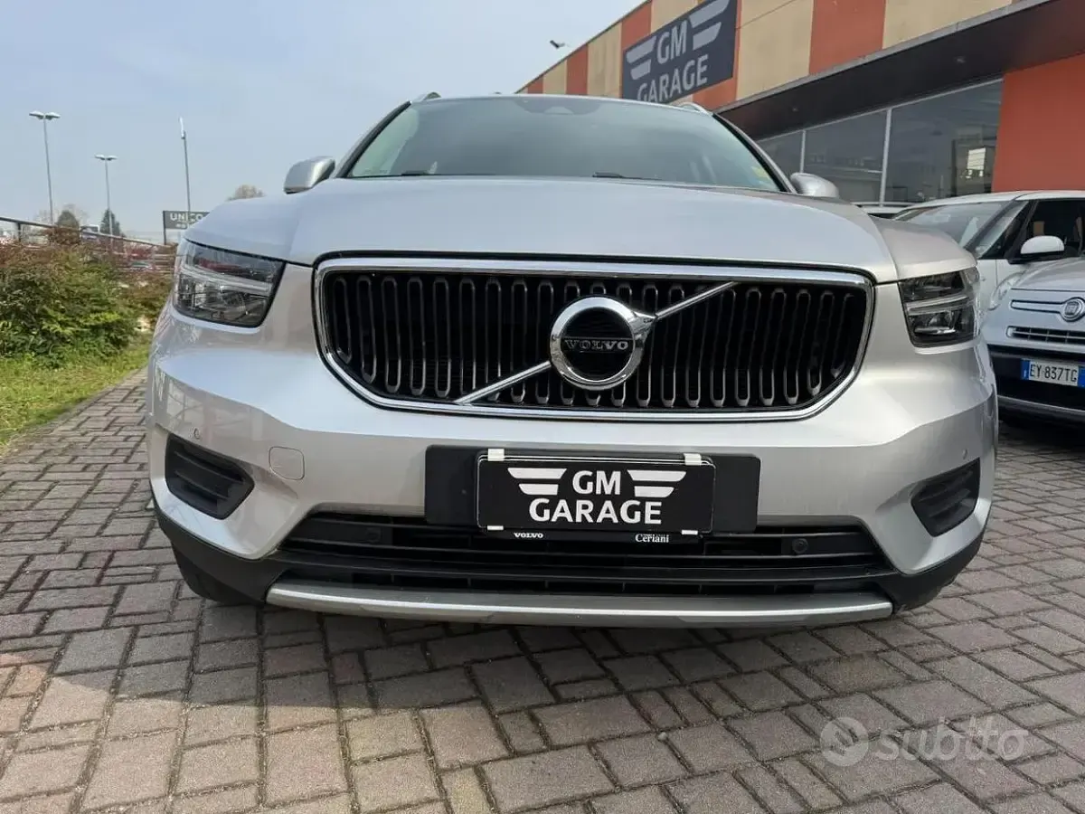 Usata Volvo XC40 Momentum 150 CV (110 kW) 2018 Grigio SUV