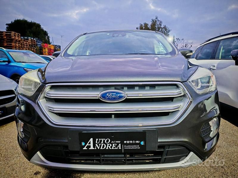 Usata Ford Kuga 150 CV (110 kW) 2017 Grigio SUV