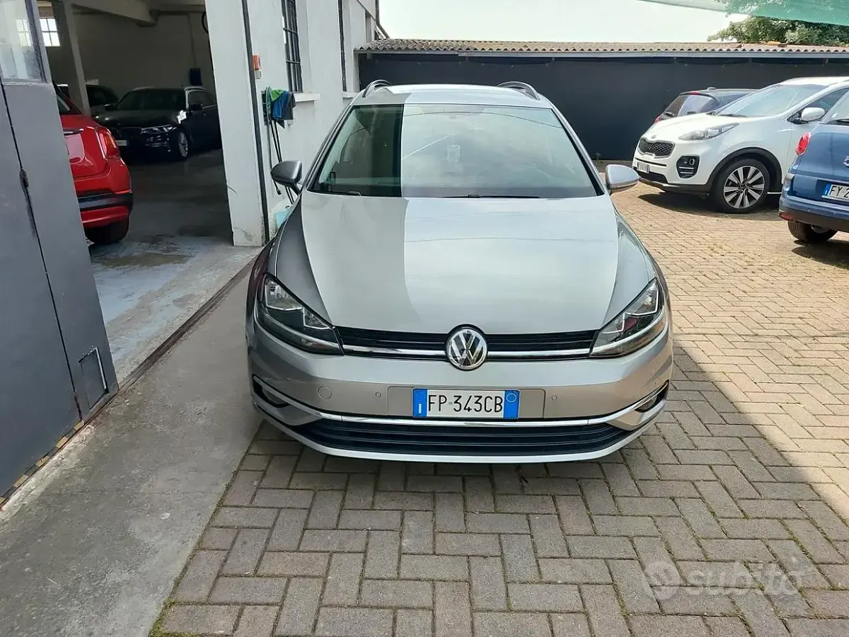Usata VW Golf VII Business 116 CV (85 kW) 2018 Grigio Station wagon