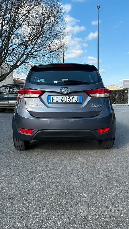 Usata Hyundai ix20 Comfort 90 CV (66 kW) 2016 Grigio Utilitaria