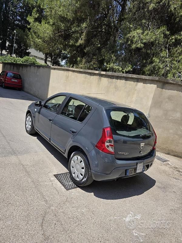 Usata Dacia Sandero 75 CV (55 kW) 2009 Grigio Utilitaria