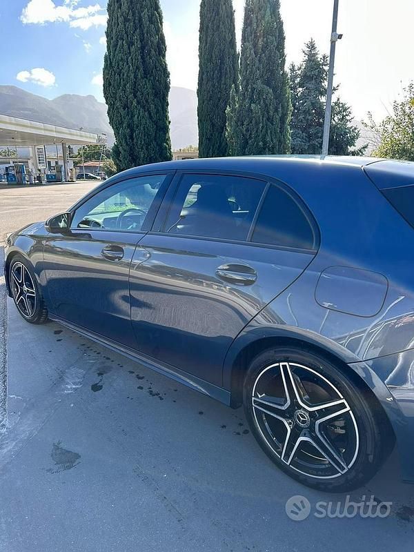Usata Mercedes A180 Premium 116 CV (85 kW) 2021 Blu/azzurro Berlina