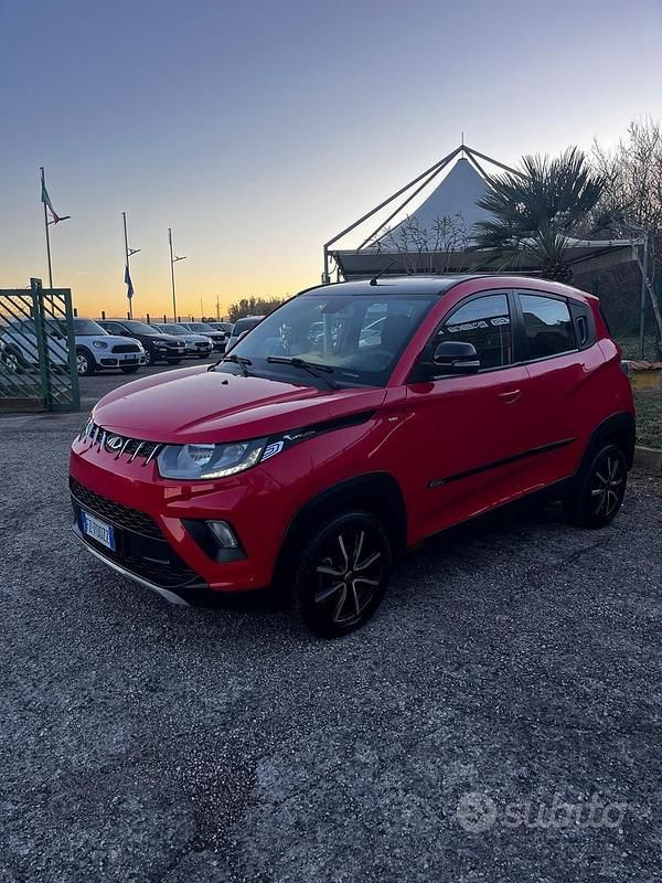 Usata Mahindra KUV100 87 CV (63 kW) 2020 Rosso SUV