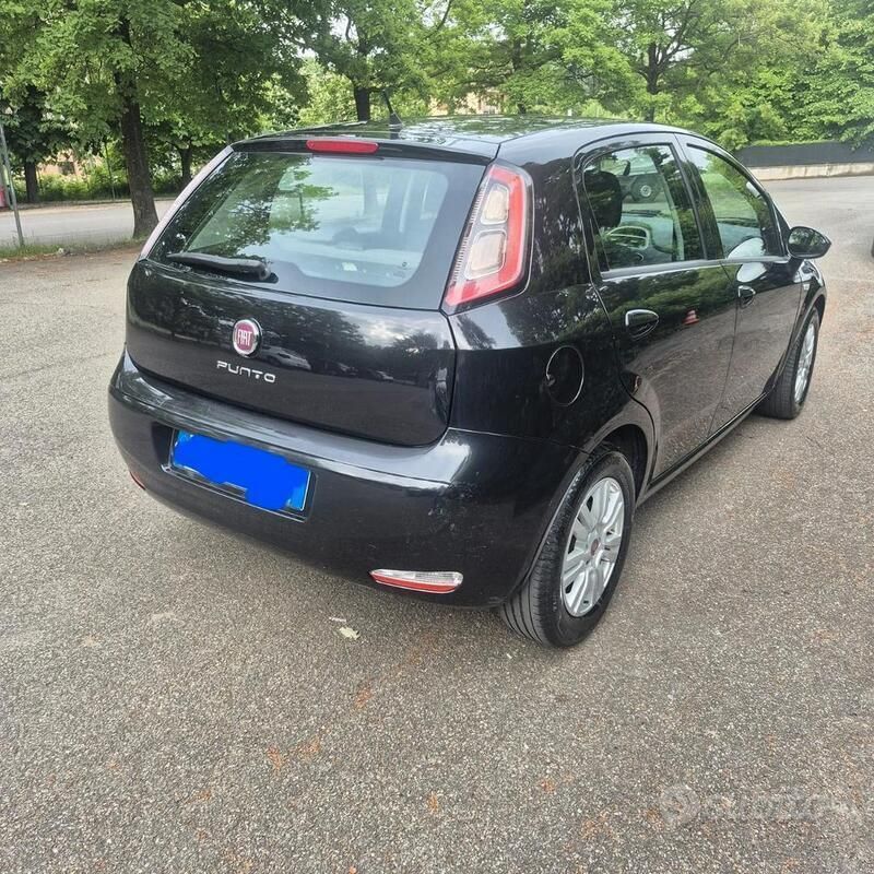 Usata Fiat Punto 95 CV (69 kW) 2012 Nero Utilitaria