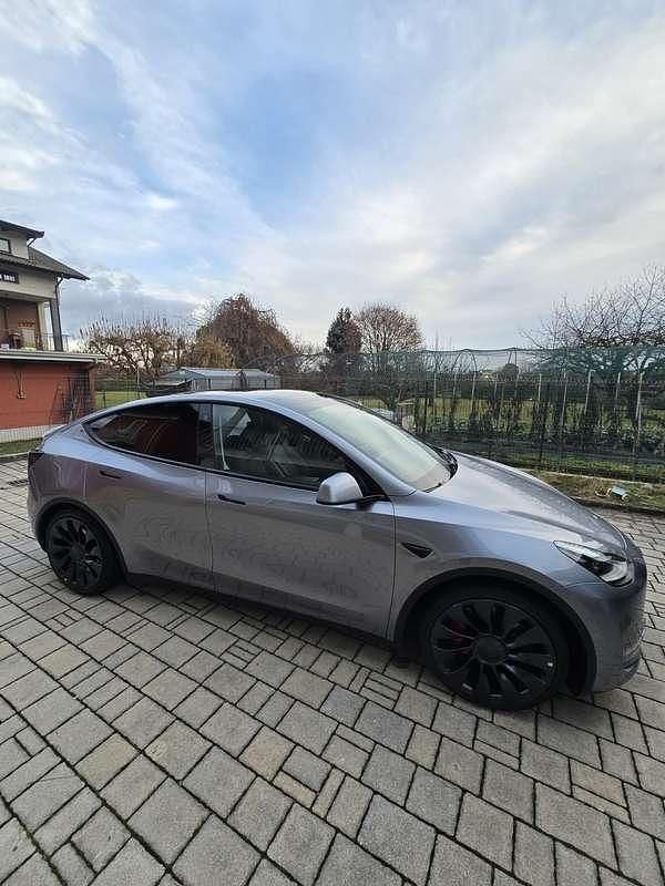 Usata Tesla Model Y Performance 378 kW (514 CV) 2023 Grigio SUV