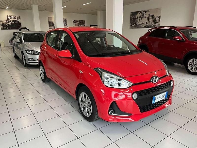 Rosso Usata 2019 Hyundai i10 Advanced Due volumi | 8700 € (Ottimo prezzo) - Immagine 1/4