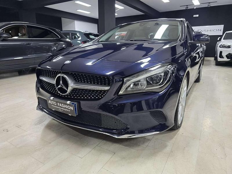 Usata Mercedes CLA200 136 CV (100 kW) 2017 Blu/azzurro Berlina