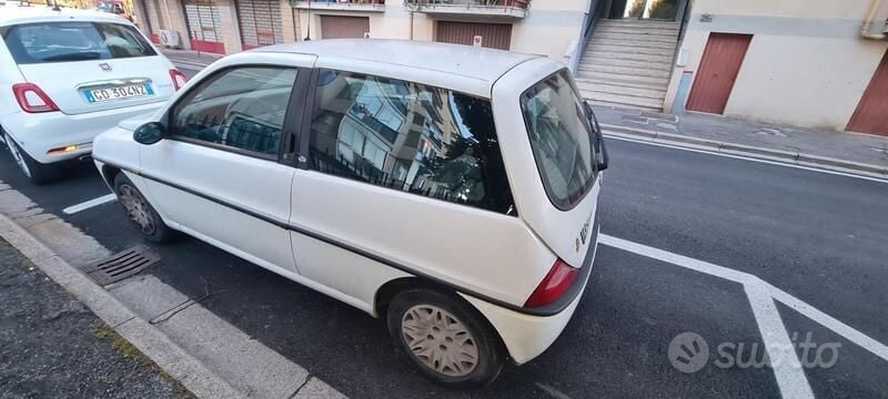 Usata Lancia Ypsilon 54 CV (39 kW) 2000 Bianco Utilitaria