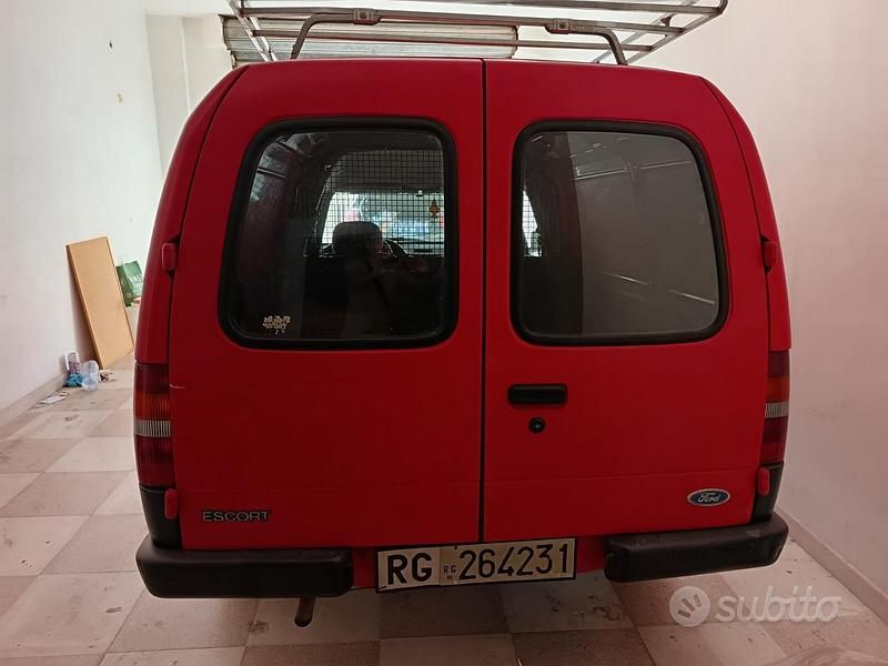 Usata Ford Escort 60 CV (44 kW) 1992 Rosso Furgone