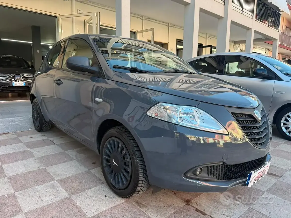 Usata Lancia Ypsilon S 69 CV (50 kW) 2014 Grigio Utilitaria