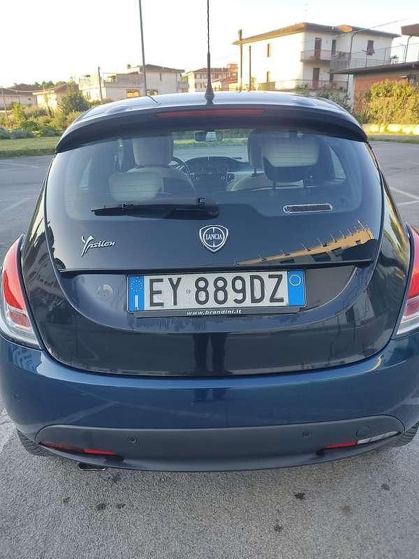 Usata Lancia Ypsilon Platinum 69 CV (50 kW) 2015 Blu Utilitaria