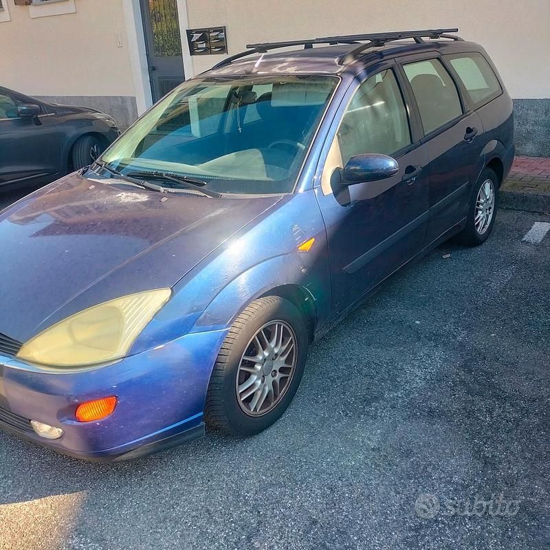 Usata Ford Focus 100 CV (73 kW) 2001 Blu Station wagon