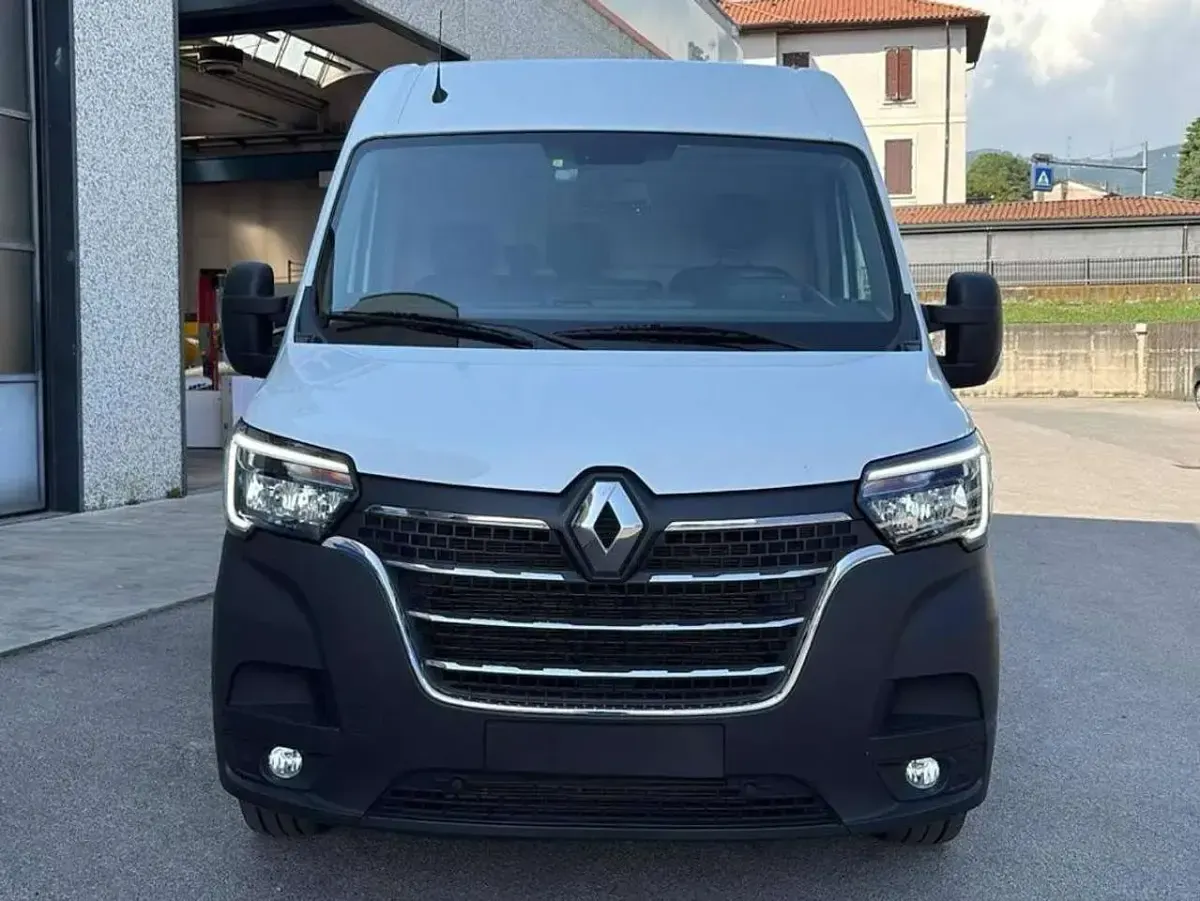 Usata Renault Master 150 CV (110 kW) 2023 Bianco Monovolume