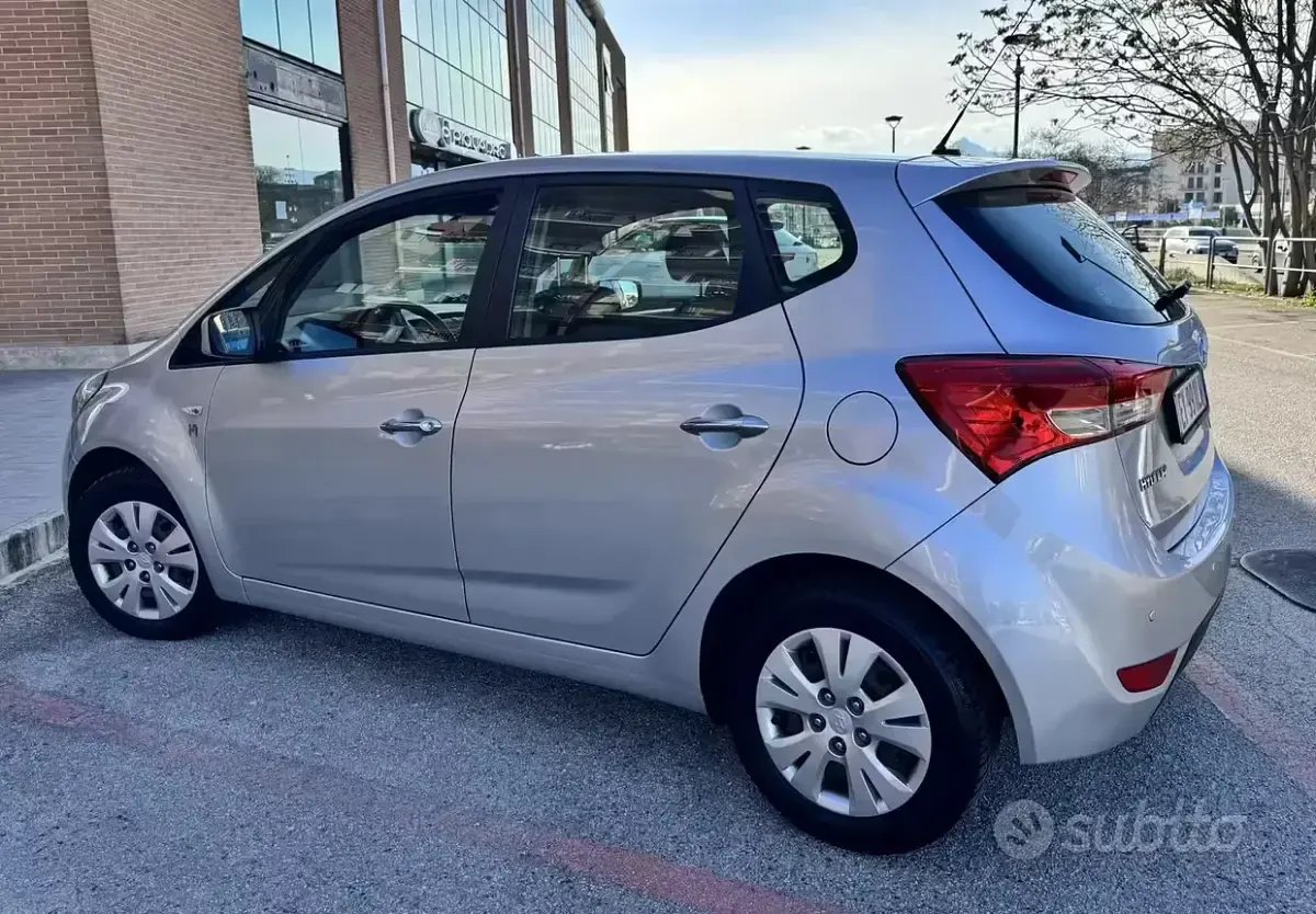 Usata Hyundai ix20 90 CV (66 kW) 2015 Grigio Utilitaria