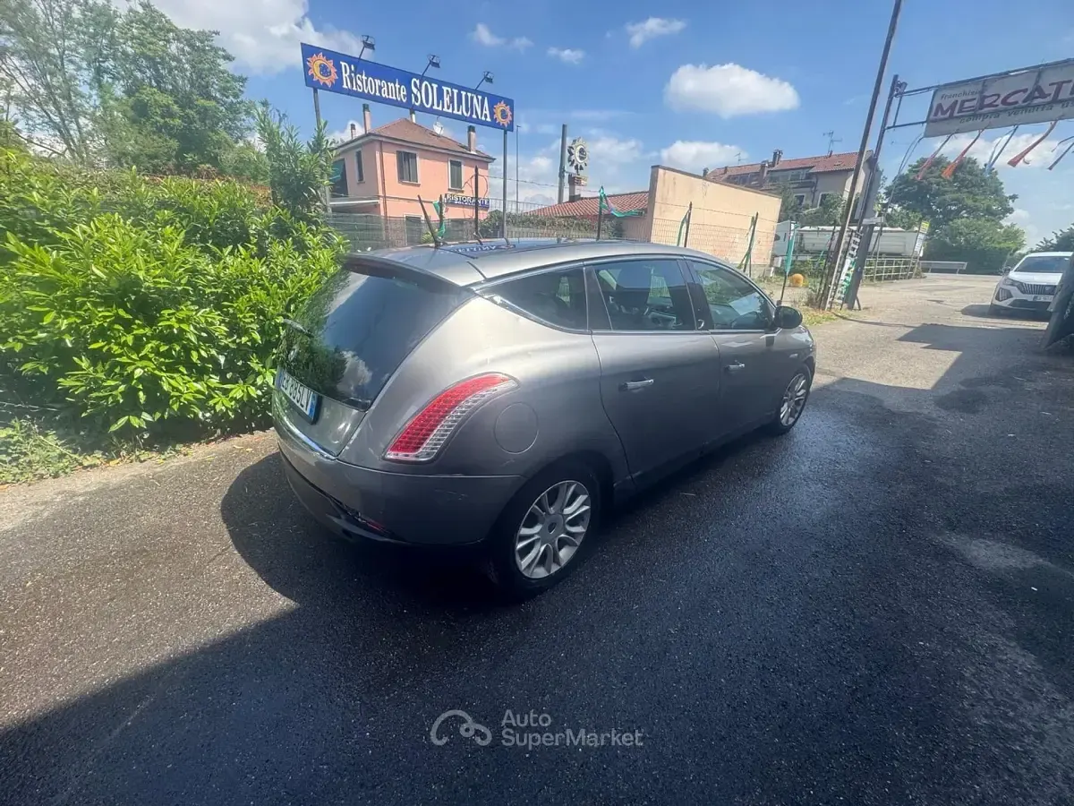 Usata Lancia Delta 120 CV (88 kW) 2010 Gray Utilitaria