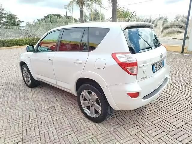 Usata Toyota RAV4 Executive 177 CV (130 kW) 2011 Bianco SUV