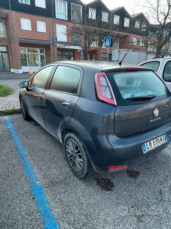 Usata Fiat Punto 95 CV (69 kW) 2012 Grigio Utilitaria
