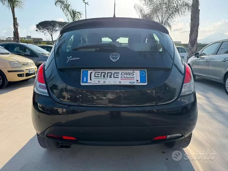 Usata Lancia Ypsilon 69 CV (50 kW) 2014 Nero Utilitaria