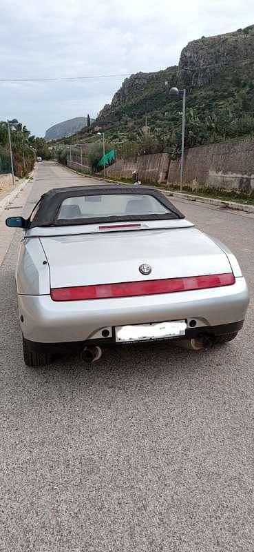 Usata Alfa Romeo Spider 192 CV (141 kW) 1996 Argento Cabrio
