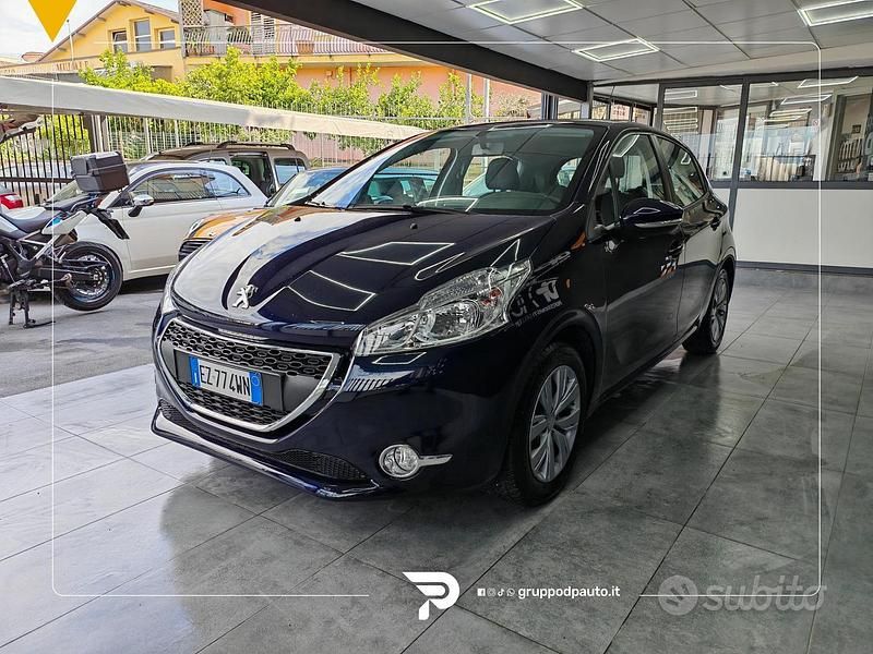 Usata Peugeot 208 Active 82 CV (60 kW) 2015 Blu Utilitaria