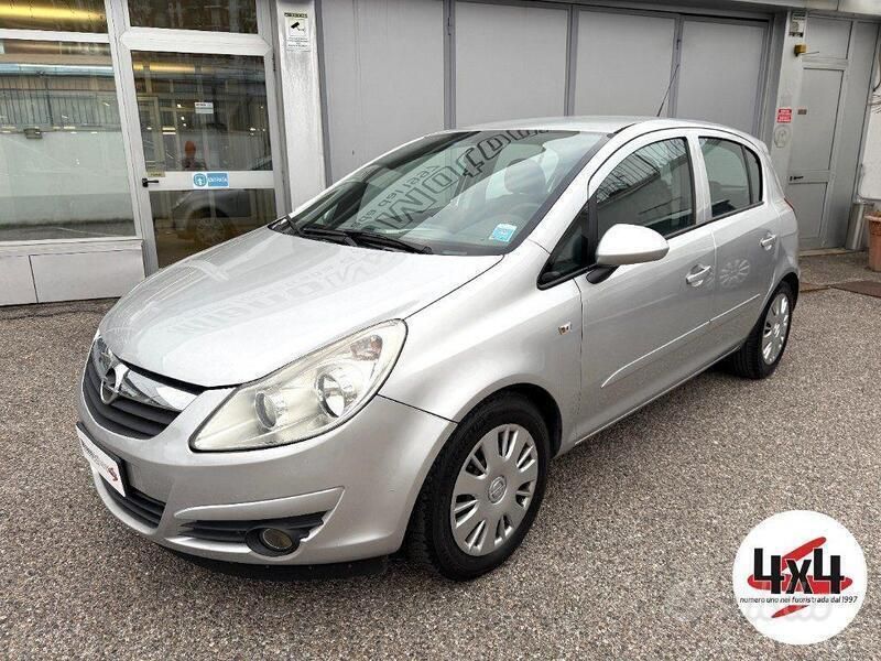 Argento Usata 2007 Opel Corsa Cosmo Tre volumi | 1600 € (Buon prezzo) - Immagine 1/4