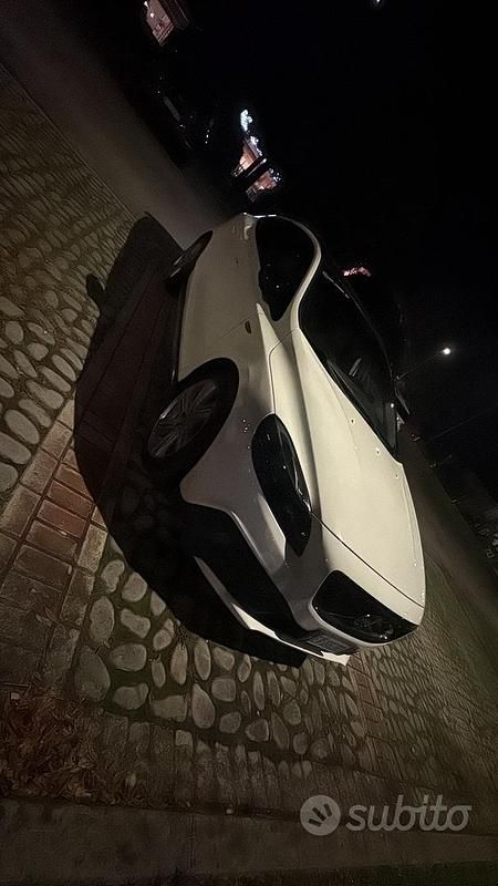 Usata Volvo V40 2015 Bianco Utilitaria