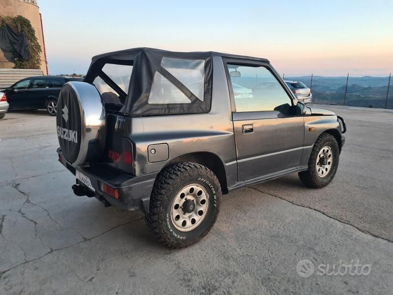 Usata Suzuki Vitara 75 CV (55 kW) 1990 Grigio SUV