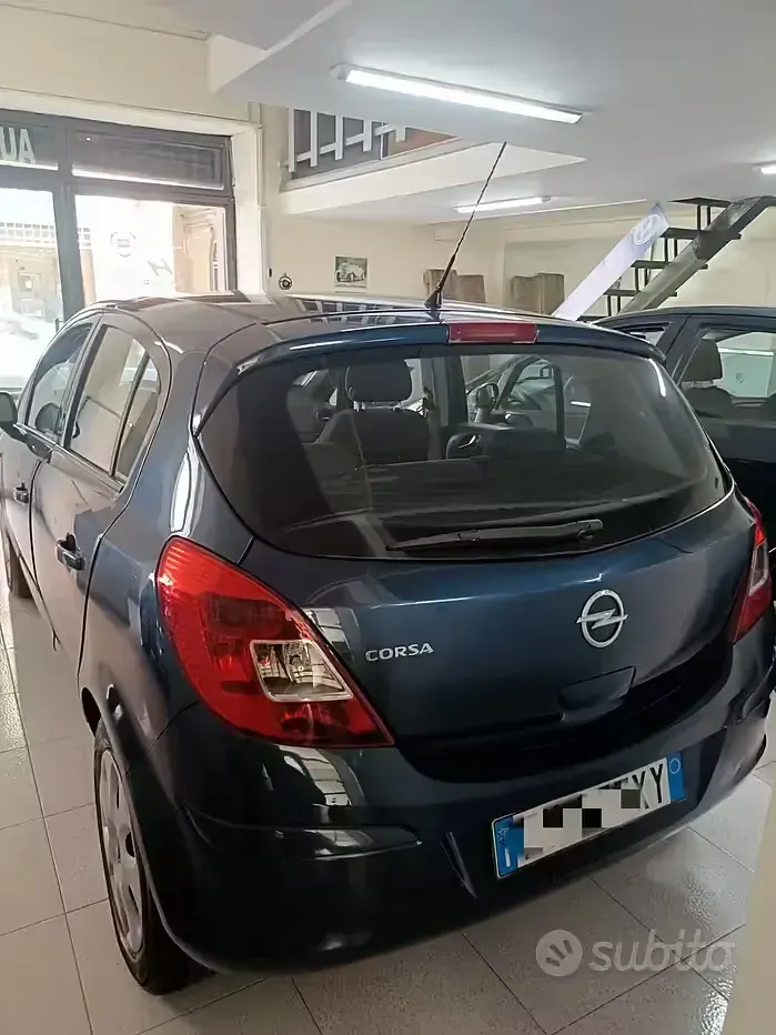 Usata Opel Corsa 65 CV (47 kW) 2011 Bluazzurro Utilitaria