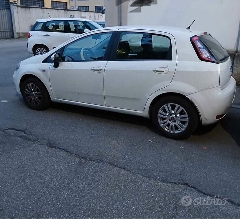 Usata Fiat Punto Active 60 CV (44 kW) 2011 Bianco Berlina