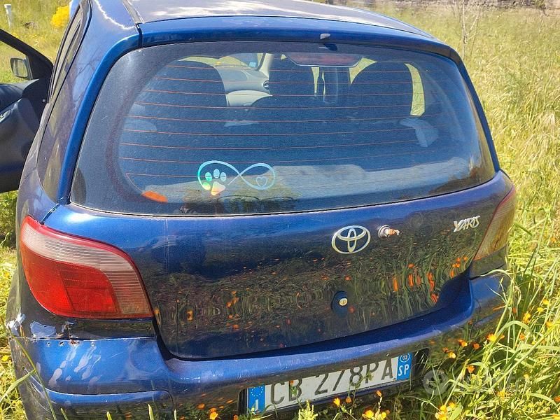 Usata Toyota Yaris 2002 Blu Berlina