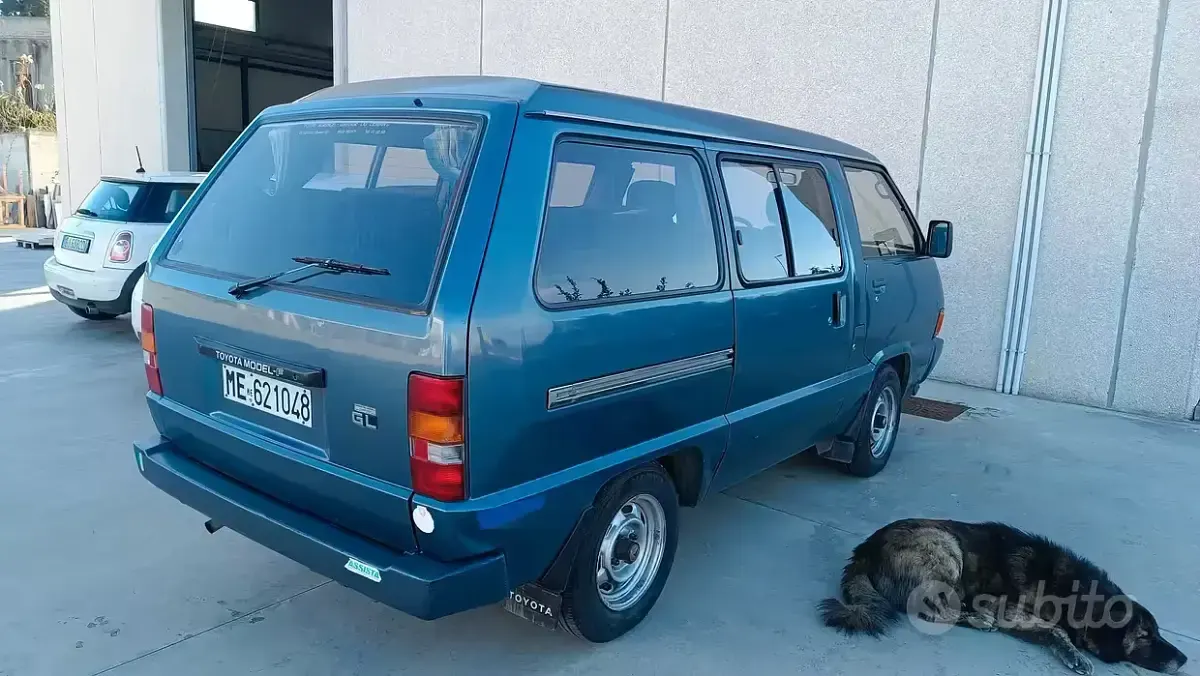 Usata Toyota HiAce 1986 Blu Monovolume