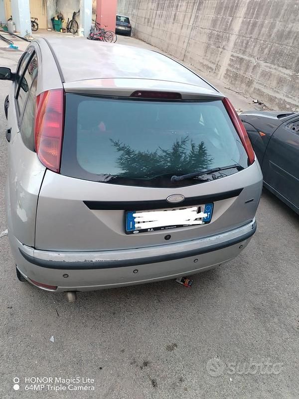 Usata Ford Focus 100 CV (73 kW) 2001 Grigio Berlina