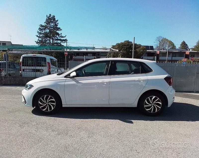 Usata VW Polo Life 95 CV (69 kW) 2023 Bianco Utilitaria
