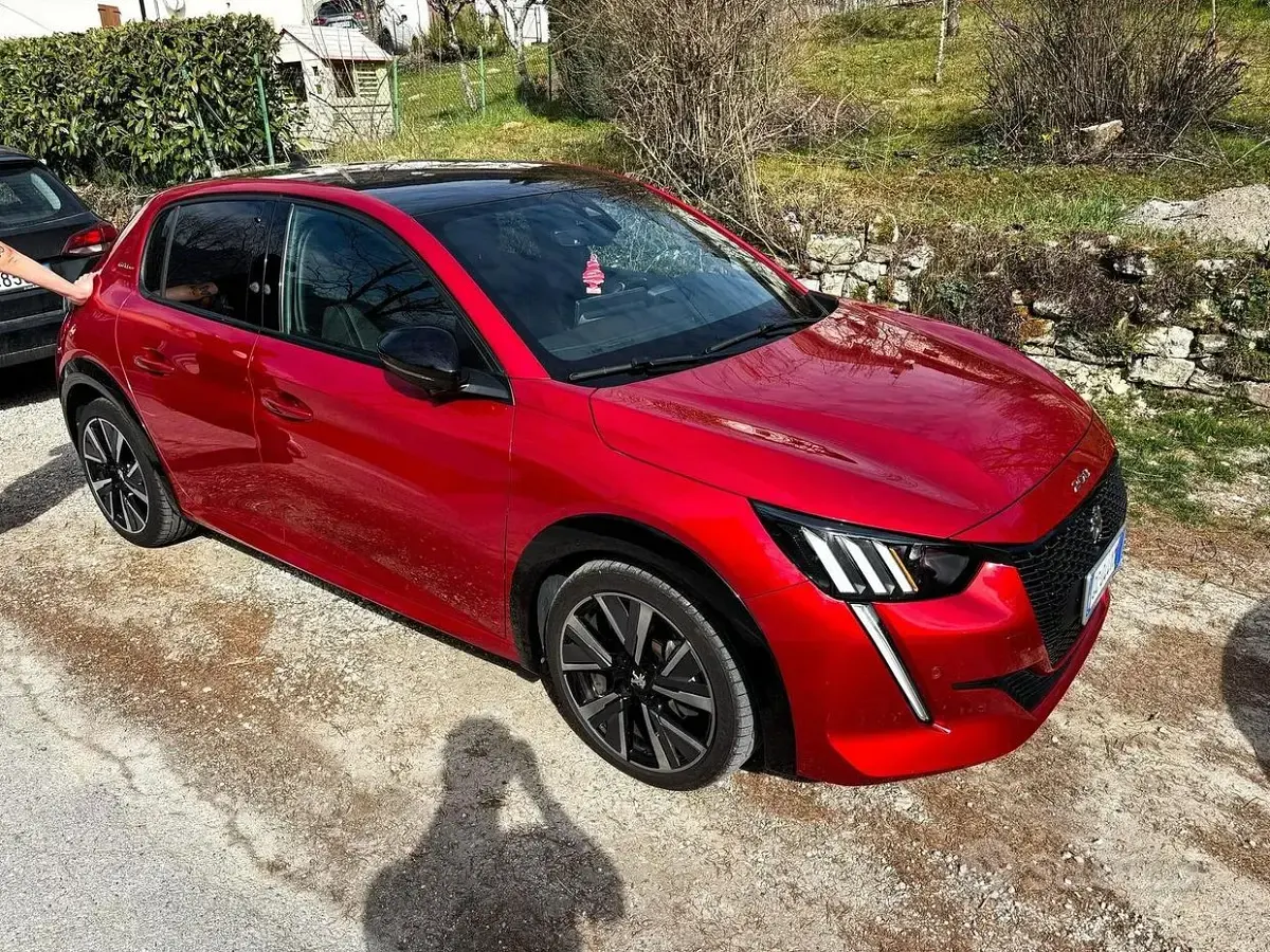 Usata Peugeot 208 GT-line 102 CV (75 kW) 2020 Rosso Utilitaria