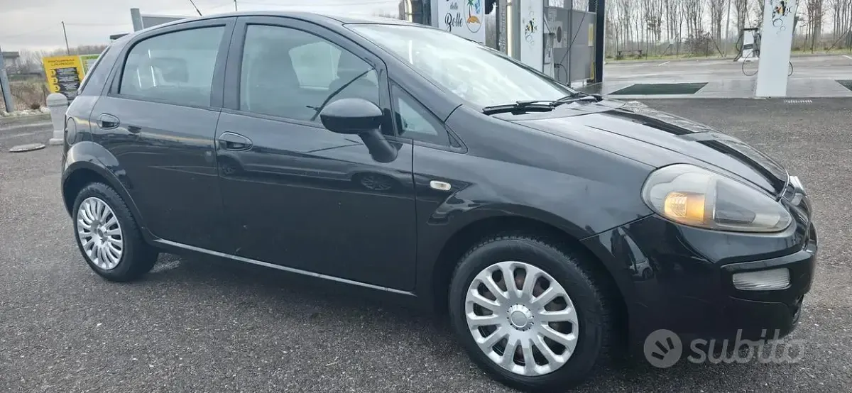 Usata Fiat Punto Evo Dynamic 69 CV (50 kW) 2011 Nero Utilitaria
