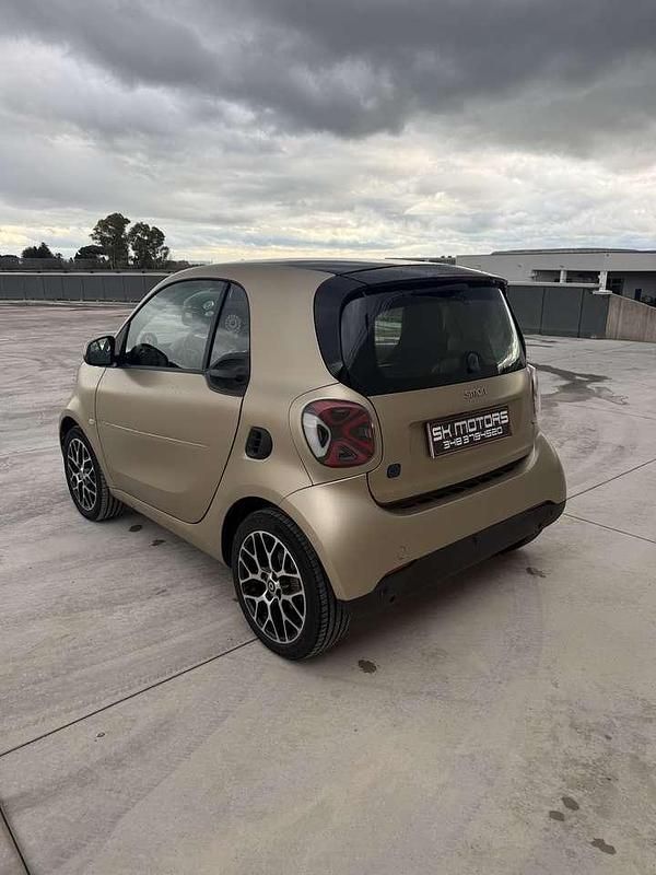 Usata Smart ForTwo Coupé 55 kW (75 CV) 2023 Oro Utilitaria