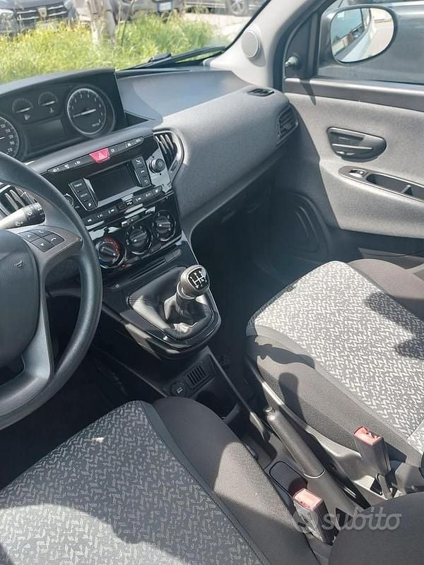 Usata Lancia Ypsilon 69 CV (50 kW) 2018 Bianco Utilitaria