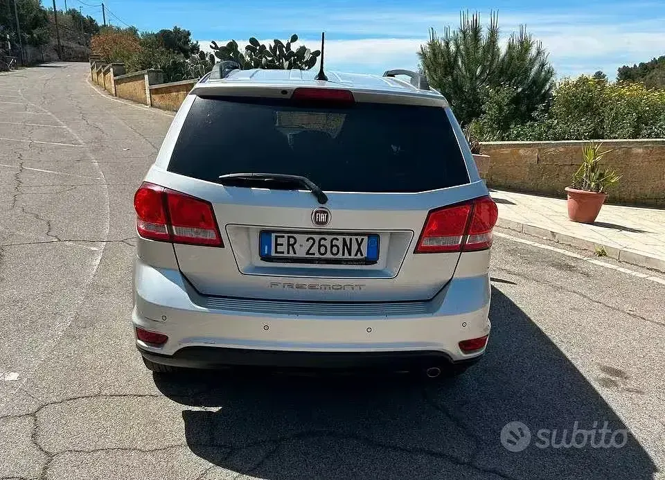 Usata Fiat Freemont 170 CV (125 kW) 2013 Grigio SUV